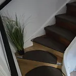 Mary Haus In Biebertal-bieber, 4 Und 8 Betten, 1 App, Mit 3 Zimmer, 6 Betten, Bad, 1 App, Mit 1 Zimmer, 2 Betten, Bad, Naehe Und Wetzlar, Mit Kueche, Wlan, Parkplatz 아파트