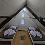 아파트 Mary Haus In Biebertal-bieber, 4 Und 8 Betten, 1 App, Mit 3 Zimmer, 6 Betten, Bad, 1 App, Mit 1 Zimmer, 2 Betten, Bad, Naehe Und Wetzlar, Mit Kueche, Wlan, Parkplatz *