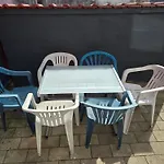 Mary Haus In Biebertal-bieber, 4 Und 8 Betten, 1 App, Mit 3 Zimmer, 6 Betten, Bad, 1 App, Mit 1 Zimmer, 2 Betten, Bad, Naehe Und Wetzlar, Mit Kueche, Wlan, Parkplatz Apartment *