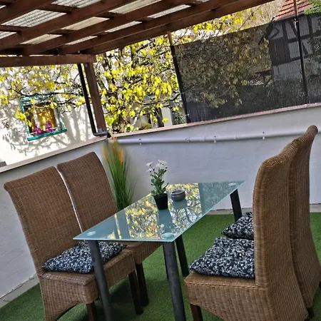 Appartement Mary Haus In Biebertal, Mit 2 App, 4 Zi , 8 Bett, 1 App, Mit 1 Zi, 2 Bett, Bad, 1 App, Mit 3 Zi, 6 Bett, Bad, Mit Kueche, Wlan, Parkplatz, Naehe Giessen Und Wetzlar Gießen