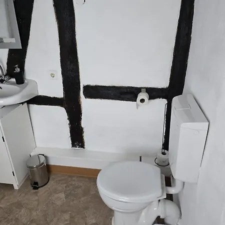 아파트 Mary Haus In Biebertal-bieber, Mit 2 App, 4 Und 8 Betten, 1 App, Mit 3 Zimmer, 6 Betten, Bad, 1 App, Mit 1 Zimmer, 2 Betten, Bad, Mit Kueche, Wlan, Parkplatz, Naehe Und Wetzlar *
