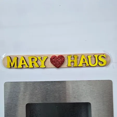 Mary Haus In Biebertal-bieber, Mit 2 App, 4 Und 8 Betten, 1 App, Mit 3 Zimmer, 6 Betten, Bad, 1 App, Mit 1 Zimmer, 2 Betten, Bad, Mit Kueche, Wlan, Parkplatz, Naehe Und Wetzlar 아파트