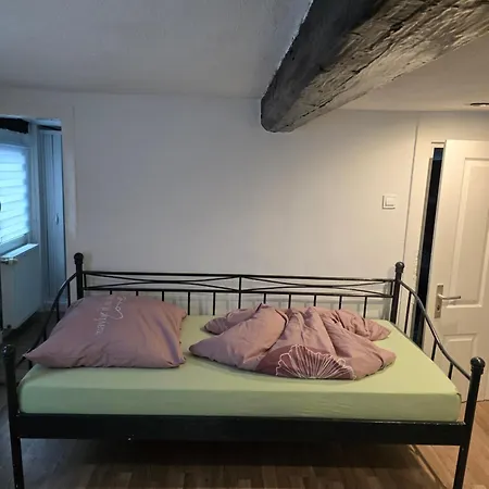 Apartment Mary Haus In Biebertal-bieber, 4 Und 8 Betten, 1 App, Mit 3 Zimmer, 6 Betten, Bad, 1 App, Mit 1 Zimmer, 2 Betten, Bad, Mit Kueche, Wlan, Parkplatz, Naehe Und Wetzlar Gießen