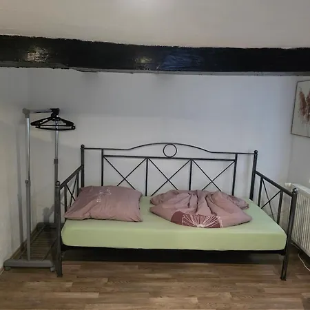 Mary Haus In Biebertal-bieber, Mit 2 App, 4 Und 8 Betten, 1 App, Mit 3 Zimmer, 6 Betten, Bad, 1 App, Mit 1 Zimmer, 2 Betten, Bad, Mit Kueche, Wlan, Parkplatz, Naehe Und Wetzlar * Gießen