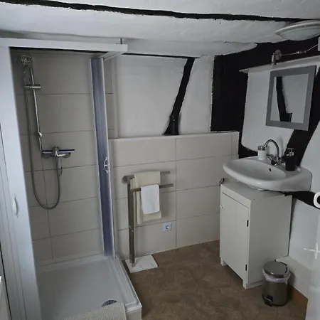 Mary Haus In Biebertal-bieber, Mit 2 App, 4 Und 8 Betten, 1 App, Mit 3 Zimmer, 6 Betten, Bad, 1 App, Mit 1 Zimmer, 2 Betten, Bad, Mit Kueche, Wlan, Parkplatz, Naehe Und Wetzlar Gießen