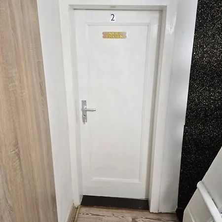 Mary Haus In Biebertal-bieber, 4 Und 8 Betten, 1 App, Mit 3 Zimmer, 6 Betten, Bad, 1 App, Mit 1 Zimmer, 2 Betten, Bad, Mit Kueche, Wlan, Parkplatz, Naehe Und Wetzlar * Gießen