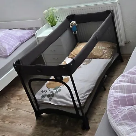 Mary Haus In Biebertal-bieber, Mit 2 App, 4 Und 8 Betten, 1 App, Mit 3 Zimmer, 6 Betten, Bad, 1 App, Mit 1 Zimmer, 2 Betten, Bad, Mit Kueche, Wlan, Parkplatz, Naehe Und Wetzlar *
