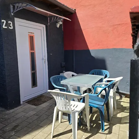 Mary Haus In Biebertal-bieber, 4 Und 8 Betten, 1 App, Mit 3 Zimmer, 6 Betten, Bad, 1 App, Mit 1 Zimmer, 2 Betten, Bad, Mit Kueche, Wlan, Parkplatz, Naehe Und Wetzlar Lägenhet