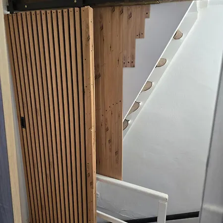 Mary Haus In Biebertal-bieber, Mit 2 App, 4 Und 8 Betten, 1 App, Mit 3 Zimmer, 6 Betten, Bad, 1 App, Mit 1 Zimmer, 2 Betten, Bad, Mit Kueche, Wlan, Parkplatz, Naehe Und Wetzlar Apartment