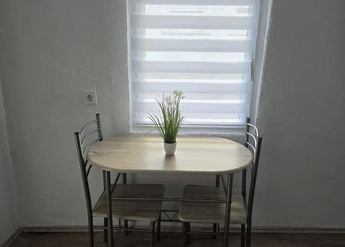 Mary Haus In Biebertal-bieber, 1apartament Mit 1 Zimmer,2 Betten,bad, 1apartment Mit 3 Zimmer, 6 Betten,bad, In Nahe Und Wetzlar,mit Kueche,wlan,parkplatz شقة