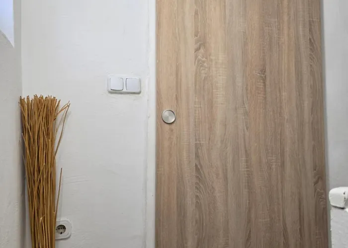 Mary Haus In Biebertal-bieber, 1apartament Mit 1 Zimmer,2 Betten,bad, 1apartment Mit 3 Zimmer, 6 Betten,bad, In Nahe Und Wetzlar,mit Kueche,wlan,parkplatz شقة