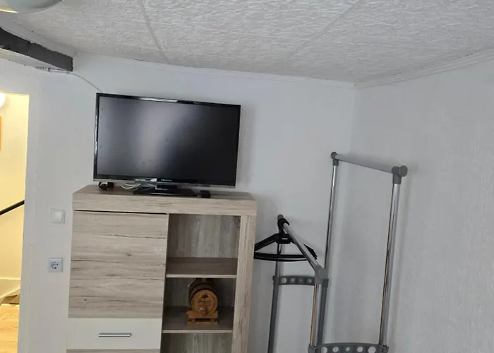 Mary Haus In Biebertal-bieber, 1apartament Mit 1 Zimmer,2 Betten,bad, 1apartment Mit 3 Zimmer, 6 Betten,bad, In Nahe Und Wetzlar,mit Kueche,wlan,parkplatz شقة Gießen